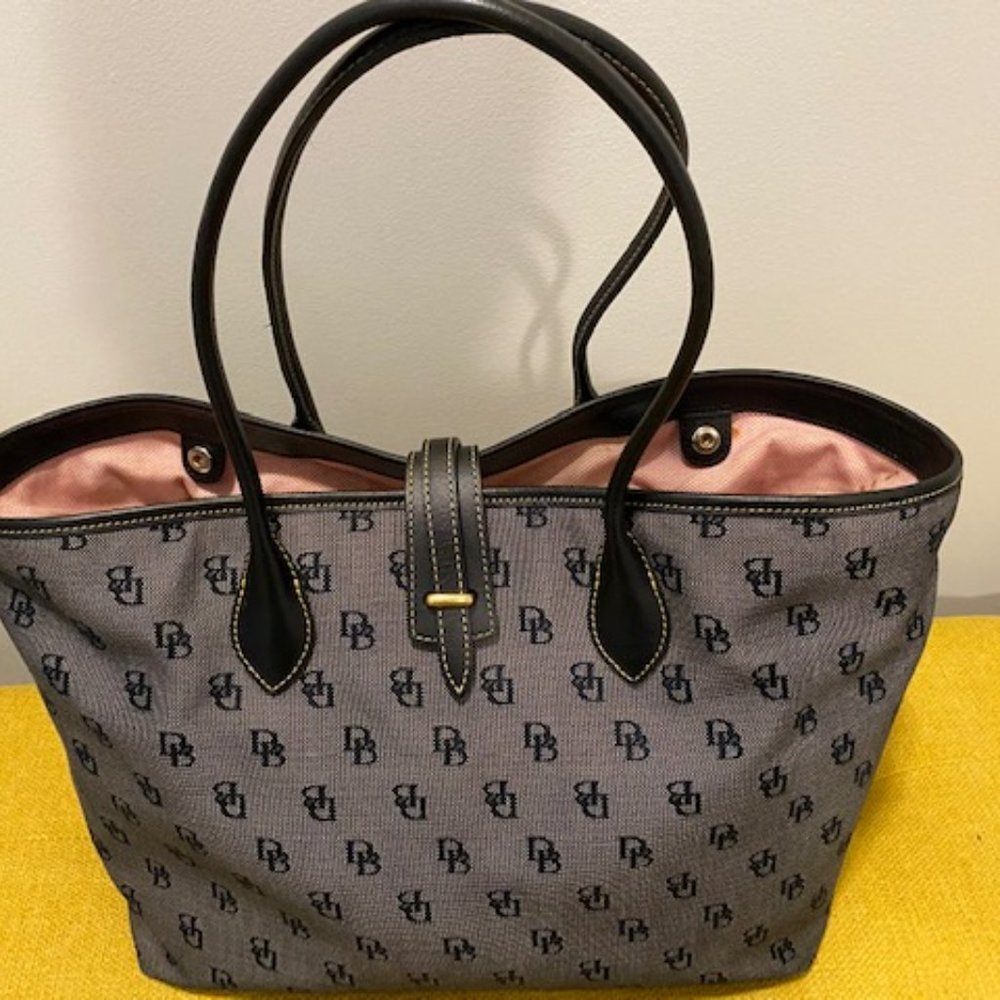 Dooney & Bourke Satchel Tote Signature Black